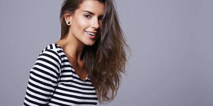 Chute de cheveux : 10 coiffures qui la cachent