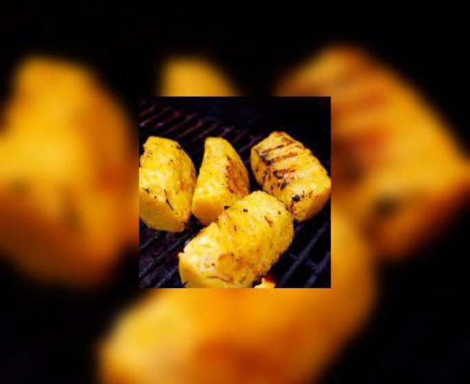 Ananas roti vanille au coulis de kiwis