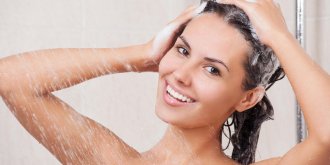 Beaute des cheveux : 3 huiles essentielles a ajouter a votre shampoing