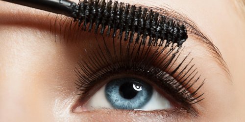 Mascara : pourquoi il faut toujours se demaquiller avant de dormir