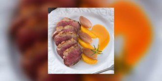 Magret de canard aux peches, riz safrane 