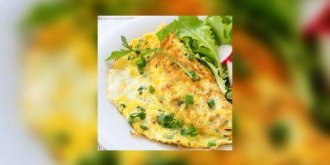 Omelette aux asperges et aux girolles