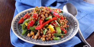 Salade de lentilles, poivron et fromage