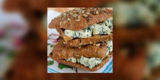 Sandwich roquefort-noix-celeri