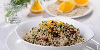 Salade de quinoa, carottes, raisins secs