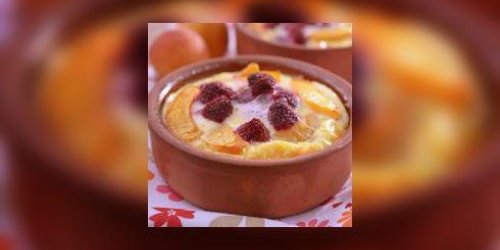 Clafoutis aux peches et aux framboises