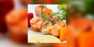 Brochettes de saumon et de lotte aux tomates