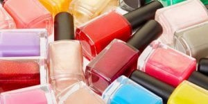 Vernis a ongles, attention danger ?