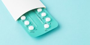 La pilule contraceptive affecte le taux de “l’hormone de l’amour”