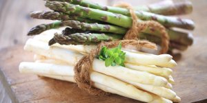 Asperges : voici pourquoi elles donnent une odeur a l-urine