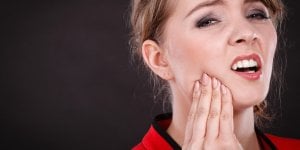 Gencives douloureuses : pourquoi il faut voir un dentiste