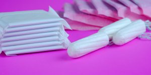 Coronavirus : des femmes verbalisees pour etre sorties acheter des tampons ou tests de grossesse