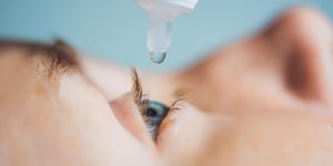 Allergie oculaire : faut-il utiliser du collyre ?