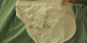 Un slip remonte testicules comme moyen de contraception pour les hommes