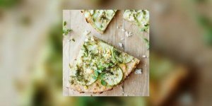 Pizza aux courgettes et au camembert