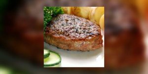 Steaks haches aux herbes, fondue de tomates