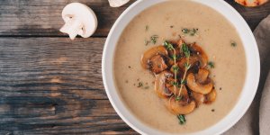 Potage creme de cepes et champignons de Paris au sesame