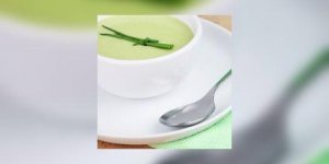 Veloute de petits pois et laitue a la ciboulette