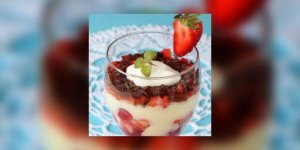 Fruits rouges et melon a la creme anglaise vanillee