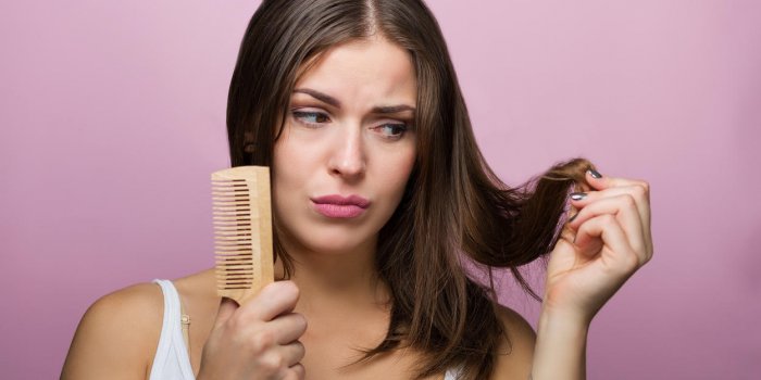 Cheveux : 5 habitudes alimentaires qui causent leur chute