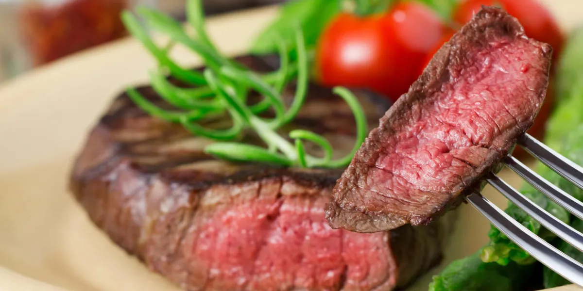 medium roasted steak with asparagus and tomatoes on plate medium roasted steak with asparagus and tomatoes on plate